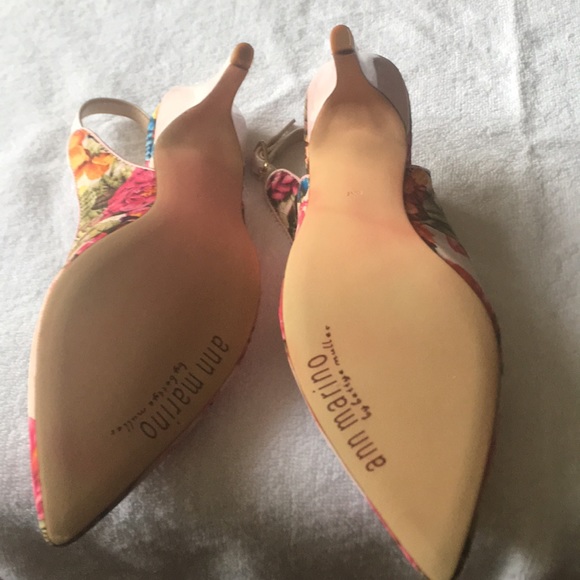 Ann Marino by Bettye Mullec Flowered Fabric Pumps. NIB New. - Picture 3 of 5